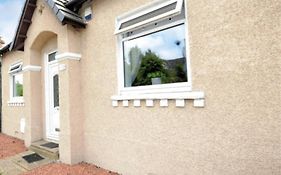 Cheerful One Bedroom Cottage With Parking Space.